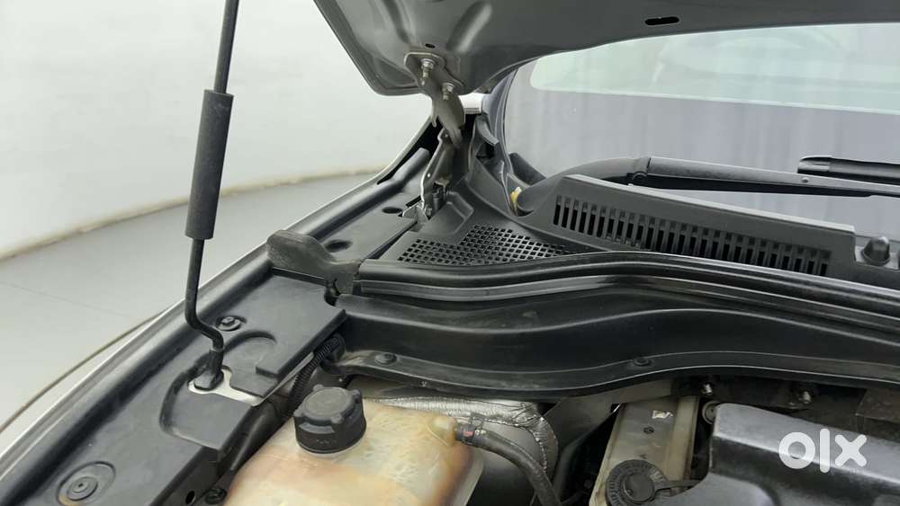 Mahindra Xuv700 2.0 Ax 5 Petrol At Str, 2022, Petrol