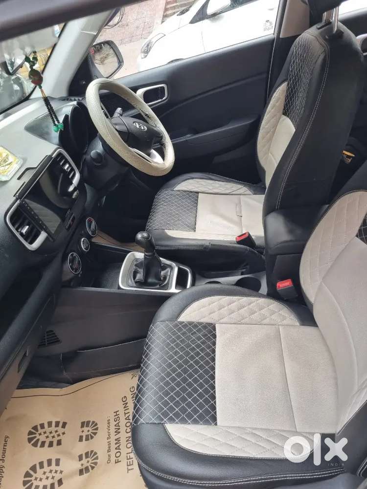 Hyundai Venue 2022 Petrol 22000 Km Driven