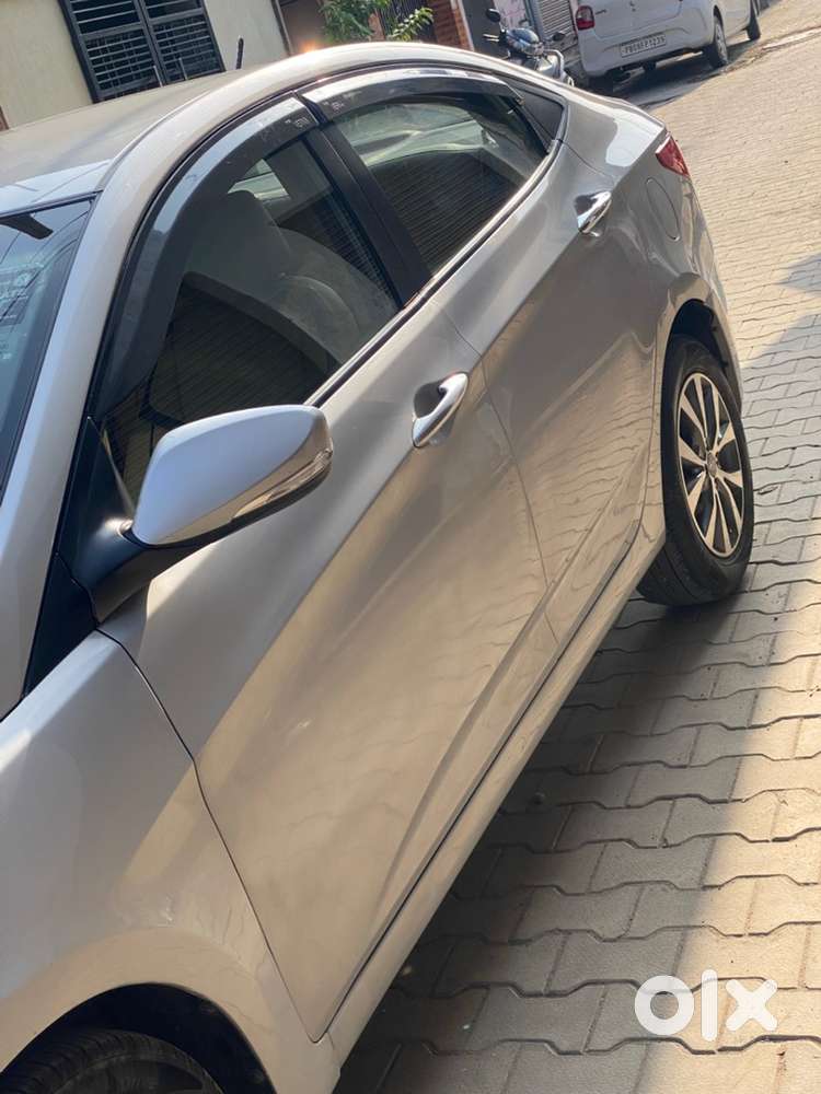 Hyundai Fluidic Verna 2015