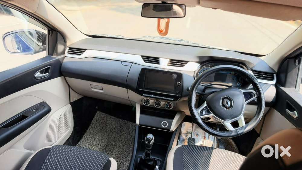 Renault Triber Rxz, 2022, Petrol