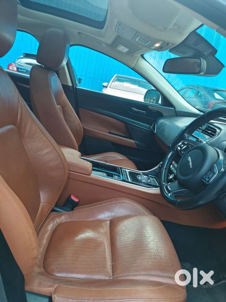 Jaguar Xe Portfolio, 2016, Petrol