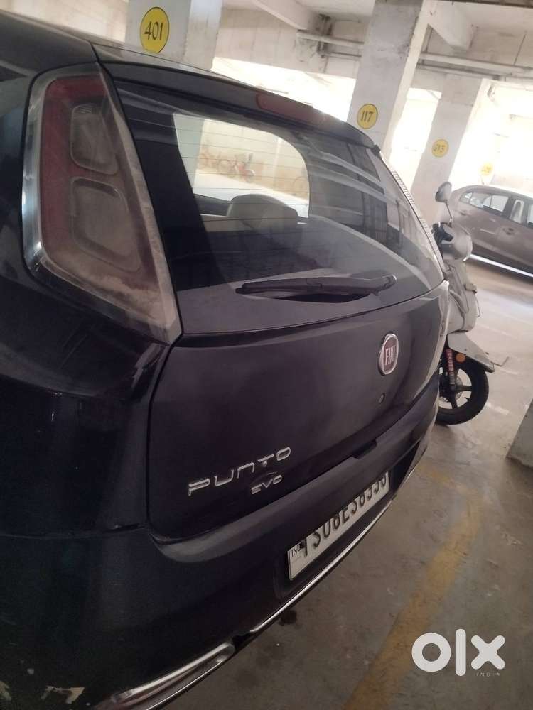 Fiat Punto Dielsel Black Colour 2016 Top End 75 Bhp