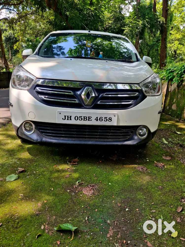 8 Seater Renault Lodgy 2015 Diesel 33000 Km Driven