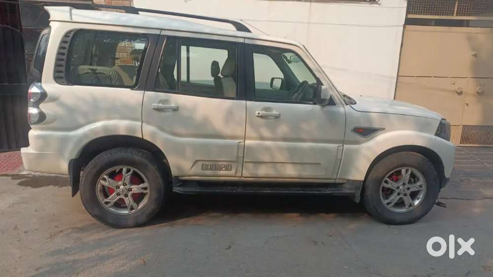 2016 Mahindra Scorpio S10
