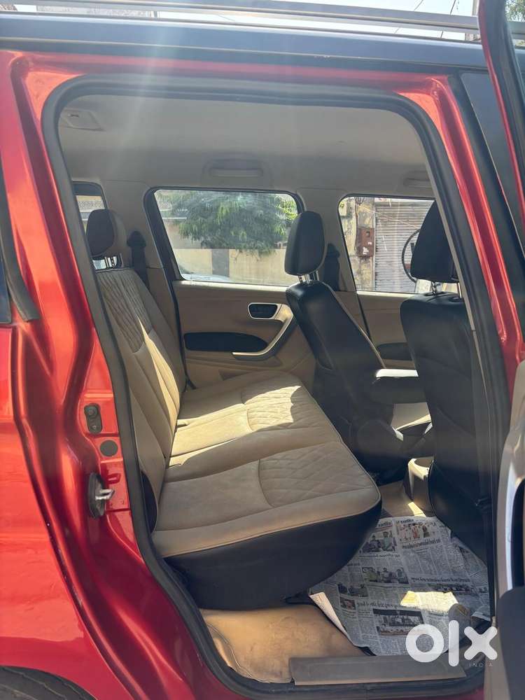 Mahindra Tuv 300 T10 Dual Tone, 2019, Diesel