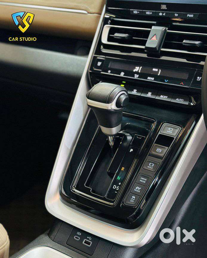 Toyota Innova Hycross 2.0 Zx (o) Hybrid 7 Str, 2024