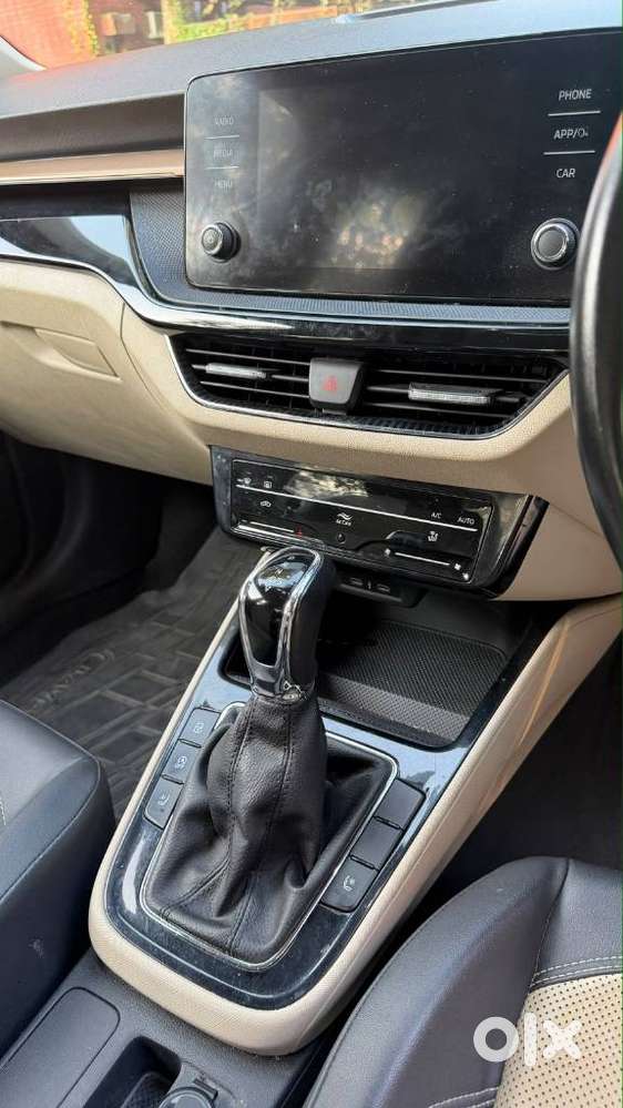Skoda Slavia 1.0 Tsi Style At, 2022, Petrol