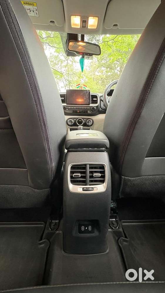 Hyundai Venue Top Variant 1.0 Sx(o) Dct At Car 2024