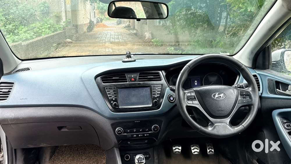 I20 Active Top Variant With Kry Less Entry