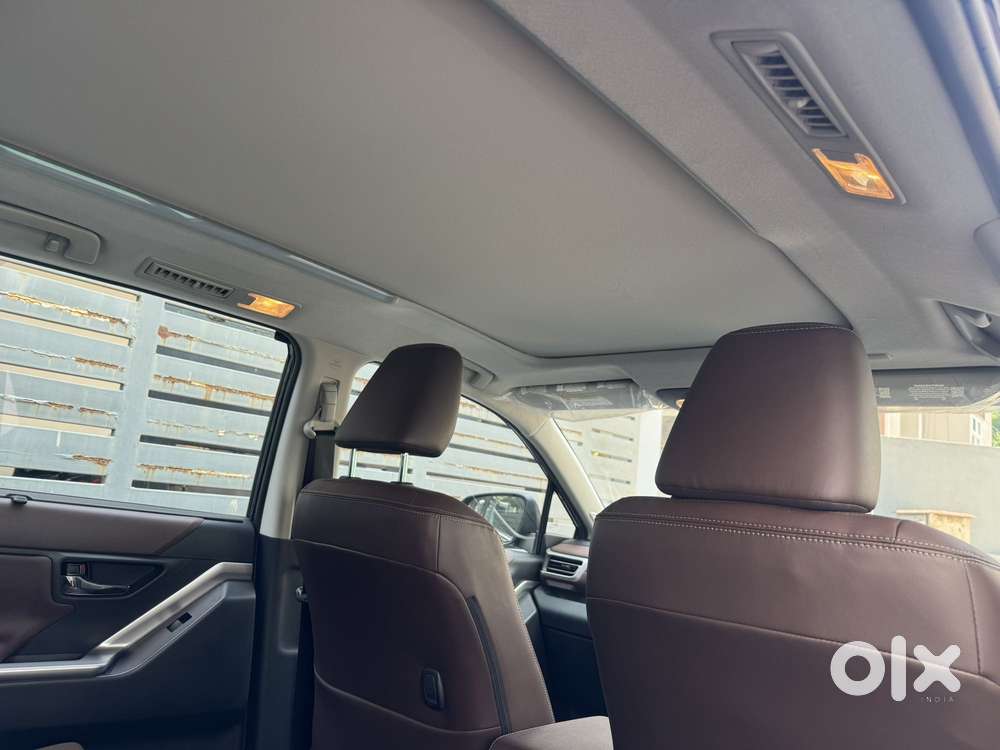 Toyota Innova Hycross 2.0 Zx (o) Hybrid 7 Str, 2025, Petrol