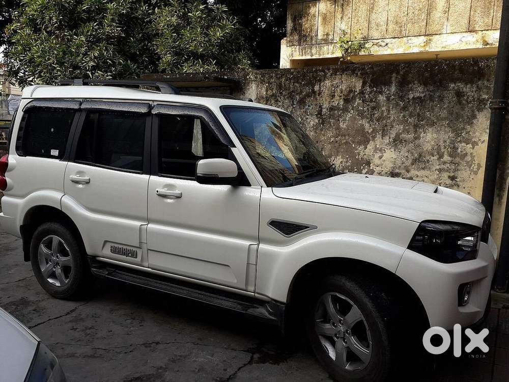 Mahindra Scorpio S11