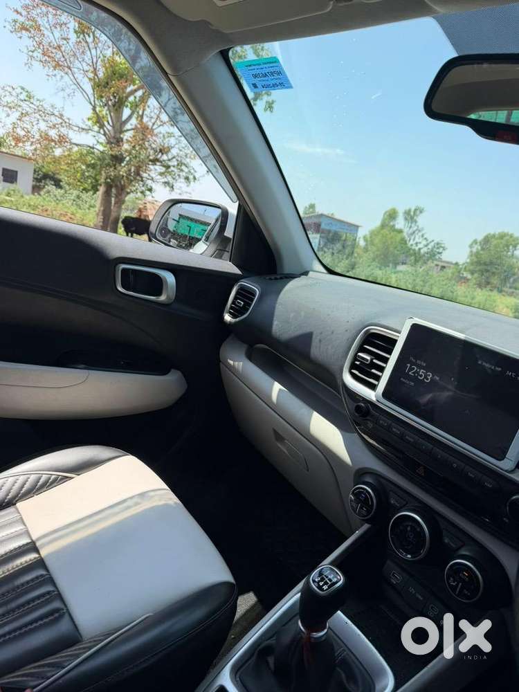 Hyundai Venue 2024 Petrol 40000 Km Driven