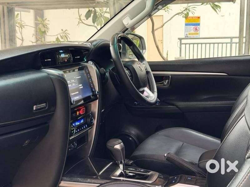 Toyota Fortuner 4x2 At 2.7 Petrol, 2024
