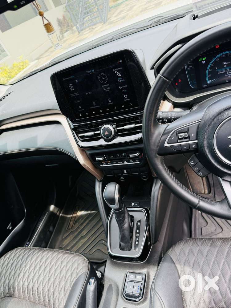 Maruti Suzuki Grand Vitara 1.5 Alpha Plus Intelligent Hybrid Ecvt, 2..