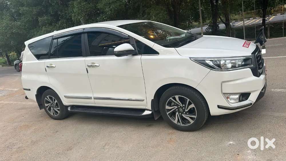 Toyota Innova Crysta 2.4 2025