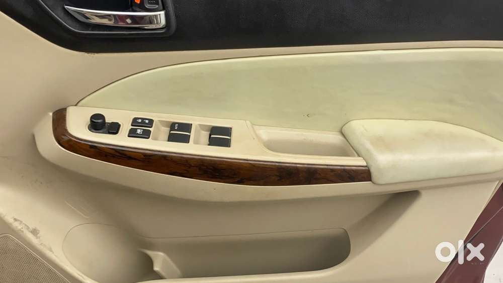 Maruti Suzuki Swift Dzire Zxi + Amt, 2017, Petrol