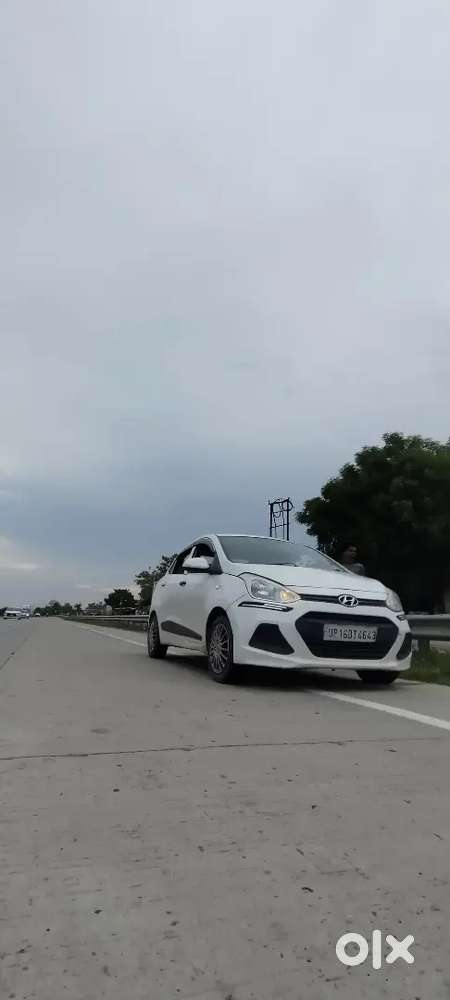 Hyundai Xcent Base 2016 Km Driven