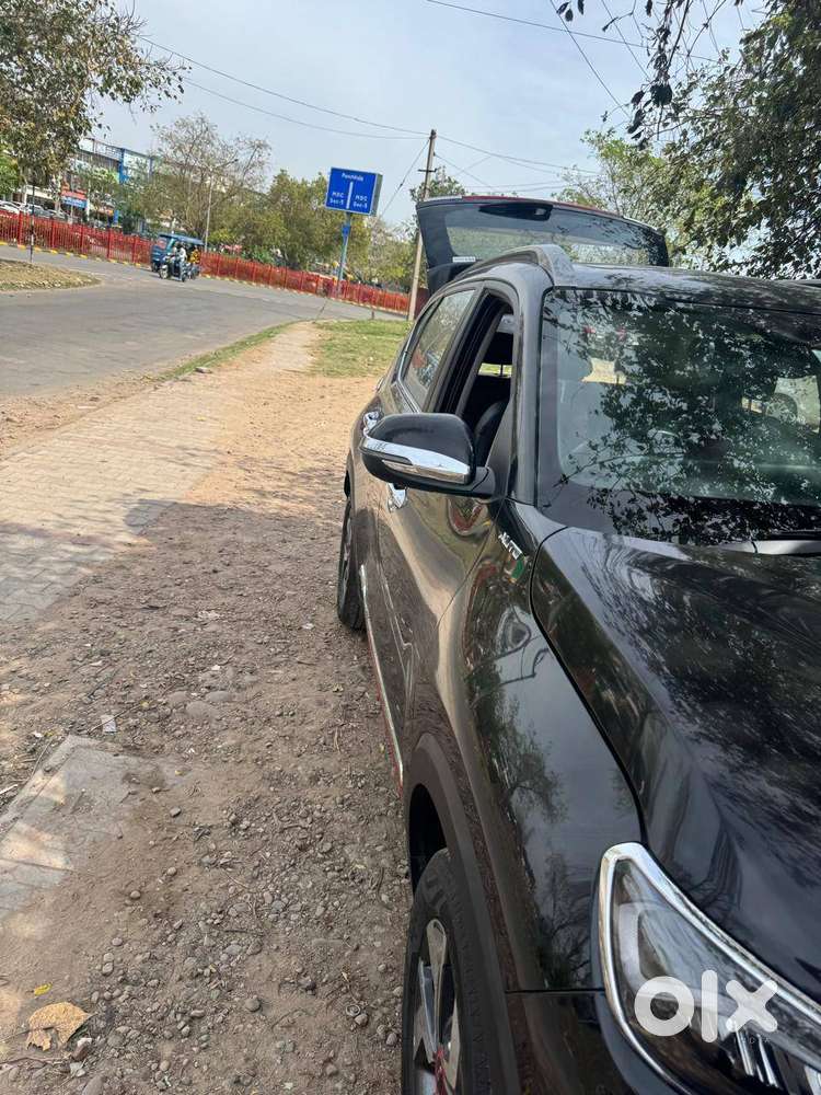 Kia-sonet D1.5 6at Gtx Plus, 5 Seater, Aurora Black Pearl Colour