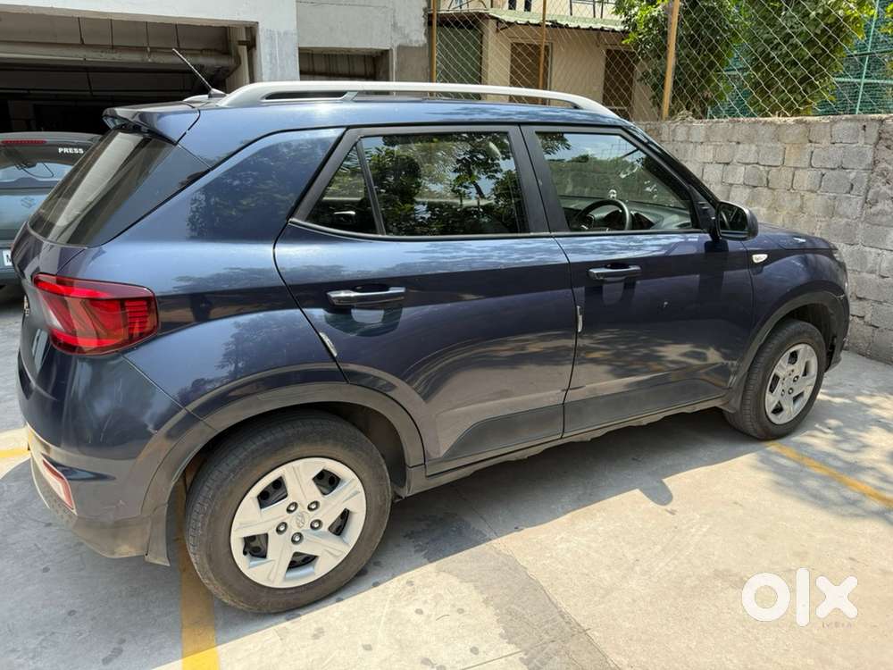Hyundai Venue 2021 Petrol 59600 Km Driven