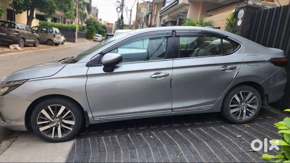 Automatic Top Model 2020. In Immaculate Condition 24000 Km Only Driv