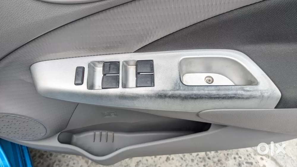 Toyota Etios 1.5 V, 2012, Petrol