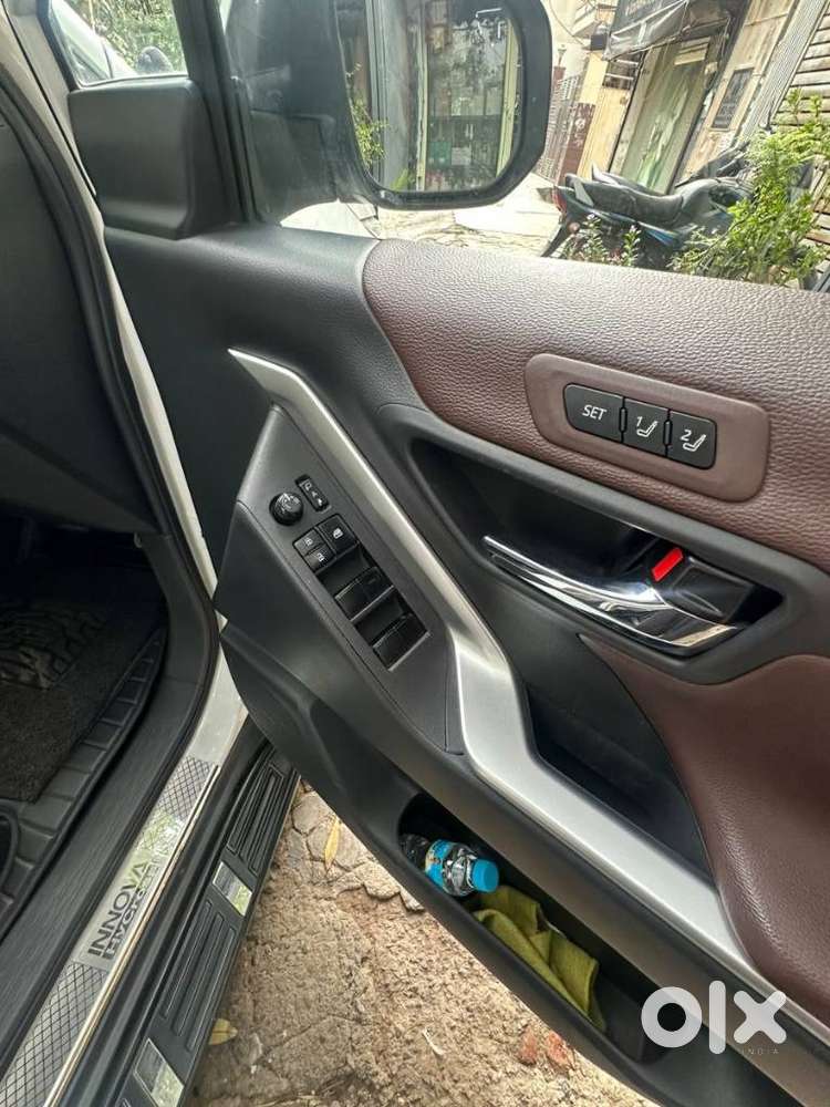 Toyota Innova Hycross 2.0 Zx (o) Hybrid 7 Str, 2025, Petrol