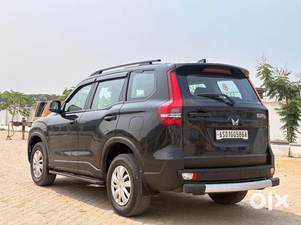 Mahindra Scorpio N Z4 Petrol At 7 Str, 2025, Petrol