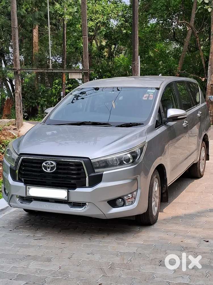 1st Owner  Toyota Innova Crysta V 2.4 2016