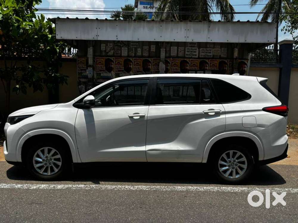 Toyota Innova Hycross 2023 Petrol 60000 Km Driven