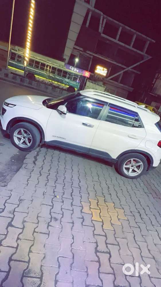 Hyundai Venue 2021 Petrol 70000 Km Driven