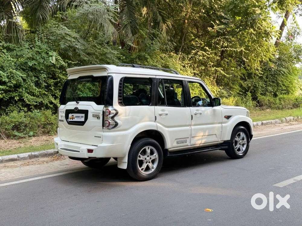 Mahindra Scorpio S10, 2017