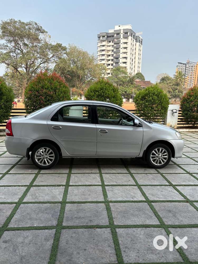 Toyota Etios V, 2013, Petrol