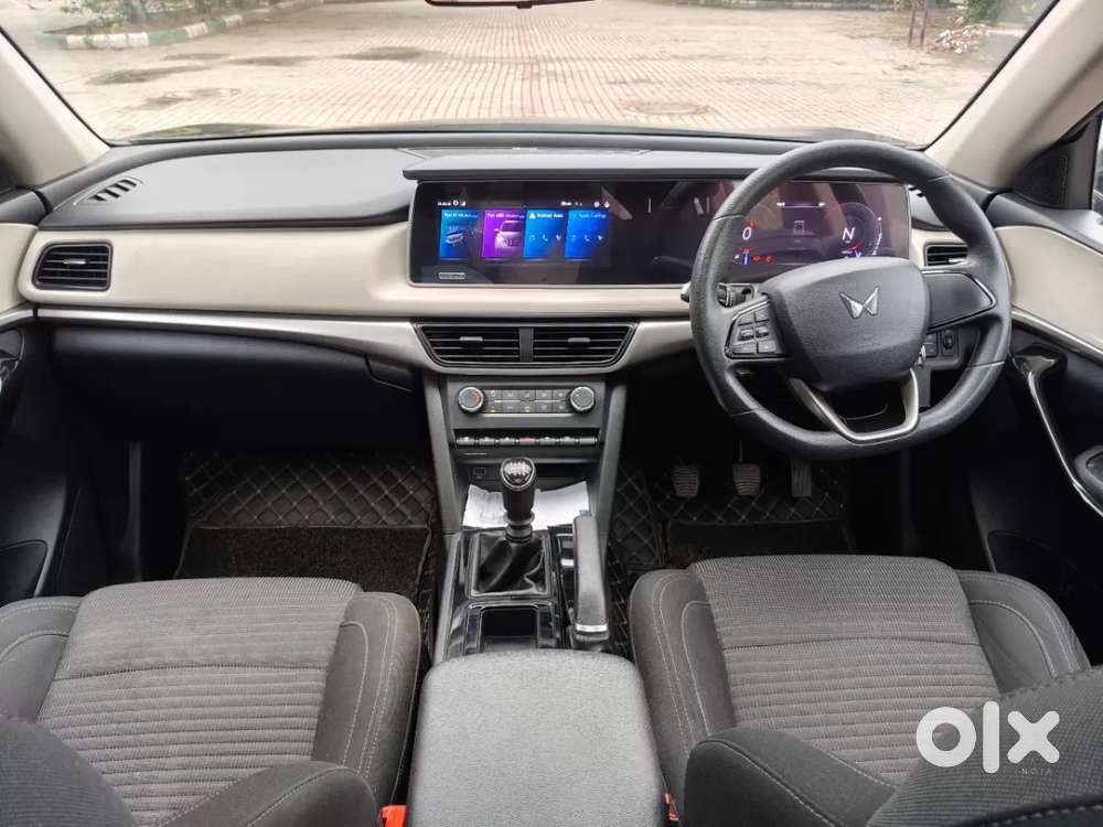 Mahindra Xuv700 2.0 Ax 5 Petrol Mt 7 Str, 2021, Petrol