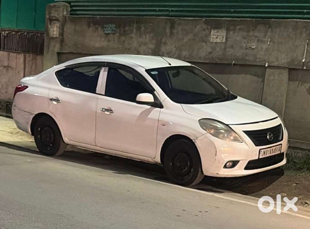 Nissan Sunny 2012