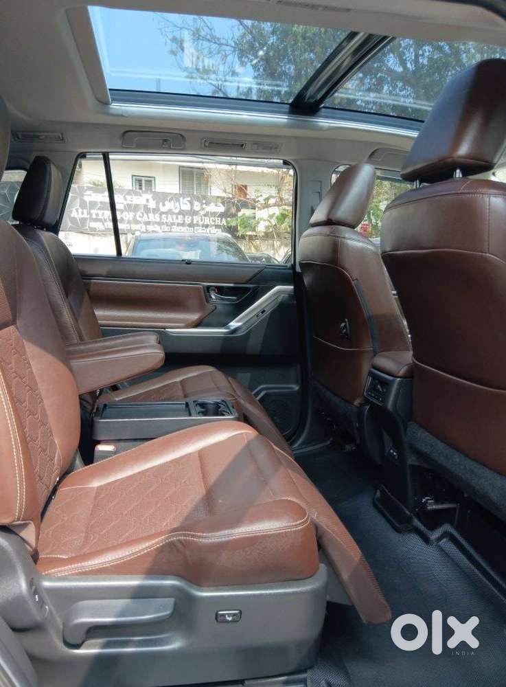 Toyota Innova Hycross 2.0 Zx Hybrid 7 Str, 2023, Petrol