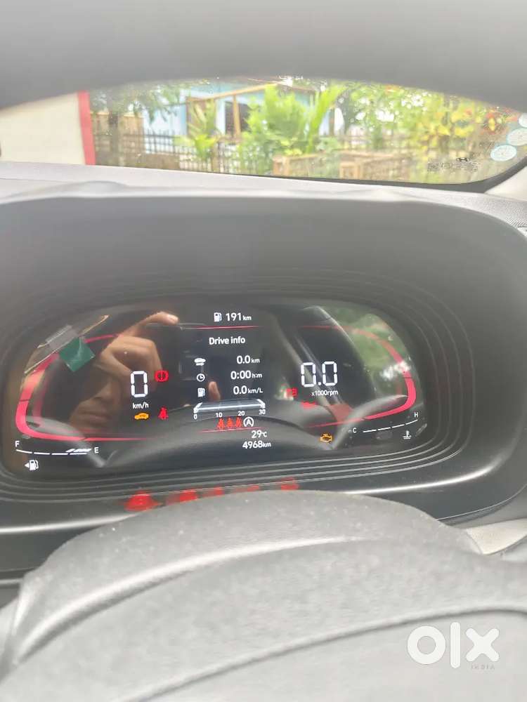 Hyundai Venue 2024 Petrol Well Maintained