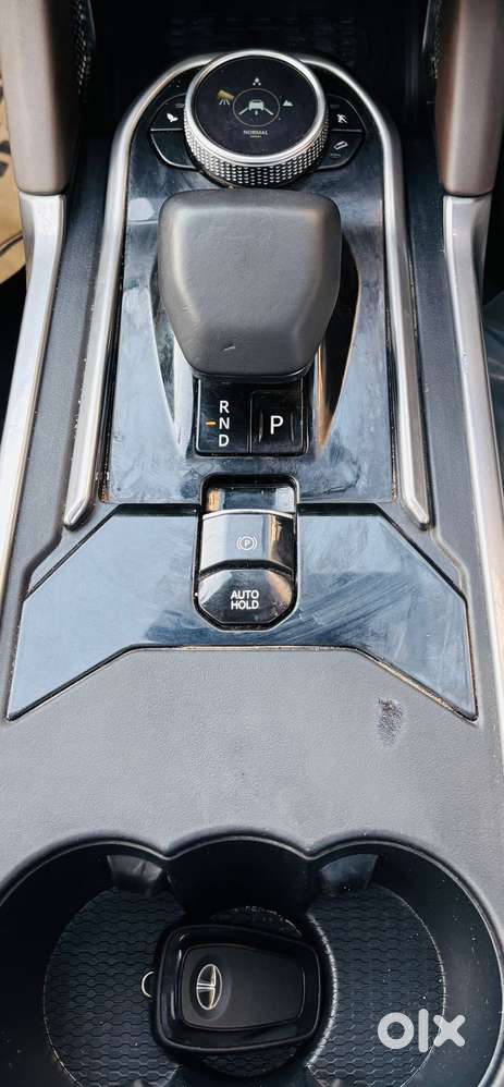 Tata Safari Accomplished Dark Edition At, 2024