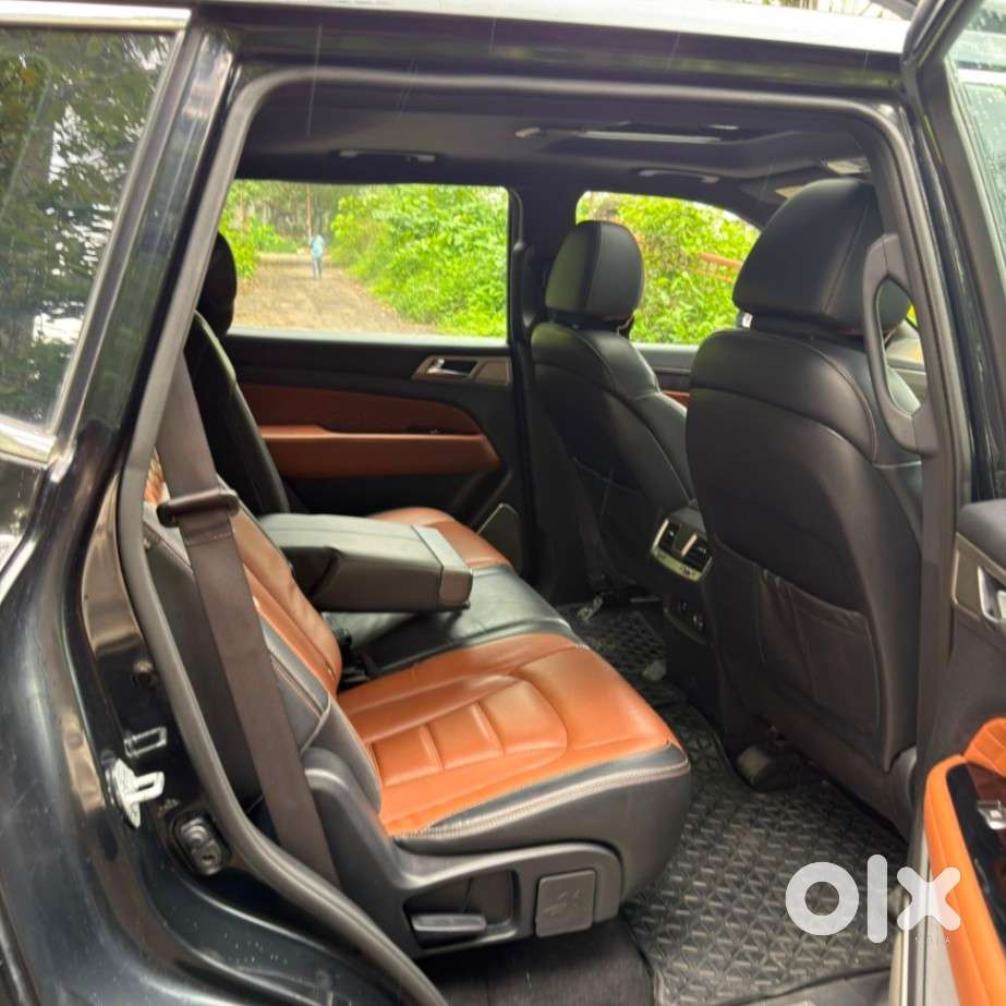 Mahindra Alturas G4 4wd At, 2021, Diesel
