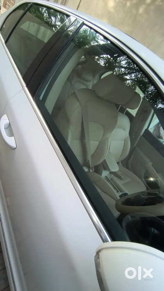 Skoda Superb 2011 Petrol 70000 Km Driven