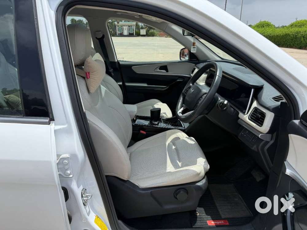 Mahindra Xuv700 2024 Diesel 15900 Km Driven