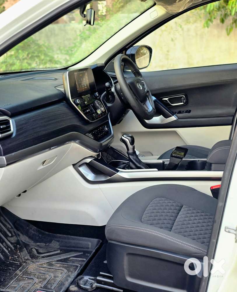 Tata Safari Pure, 2022, Diesel