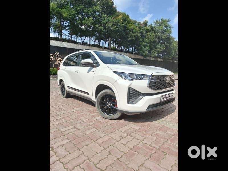 Toyota Innova Hycross