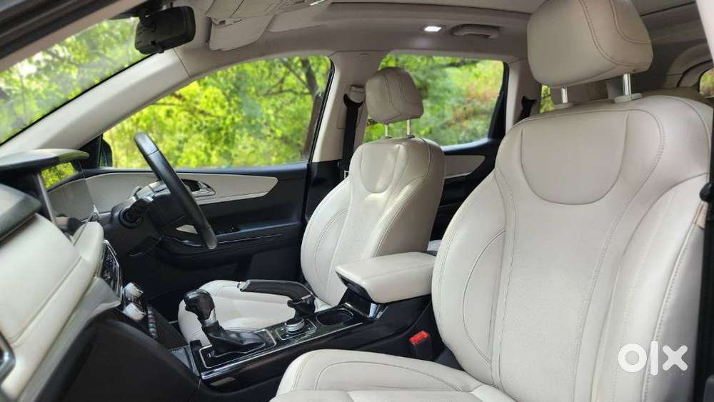 Mahindra Xuv700 2.0 Ax 7 Petrol At Str, 2021, Petrol