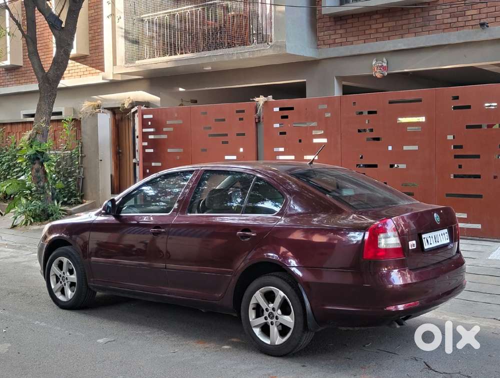 Skoda Laura Ambiente 2.0 Tdi Cr Manual, 2012, Diesel