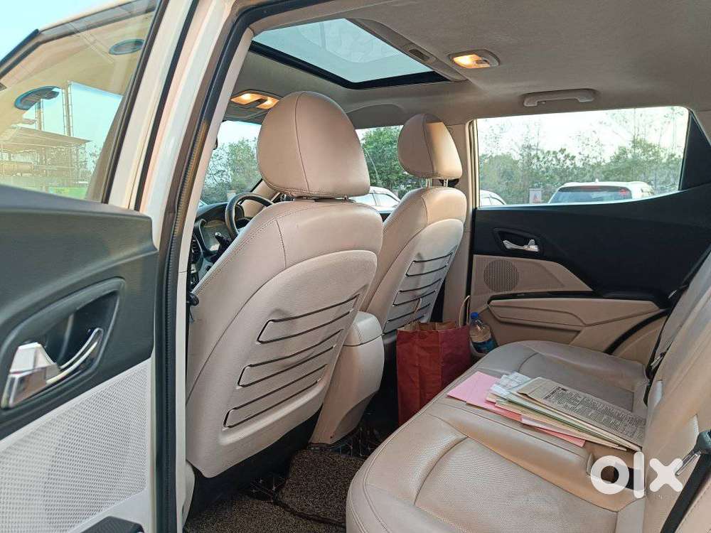 Mahindra Xuv300 W8 (o) 1.5 Diesel Amt, 2020, Diesel