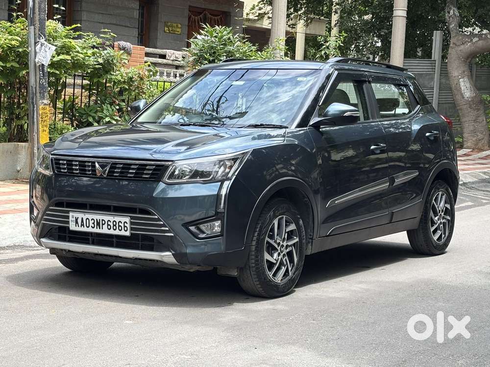 Mahindra Xuv300 1.2 W8 (o) Amt Petrol, 2023, Petrol