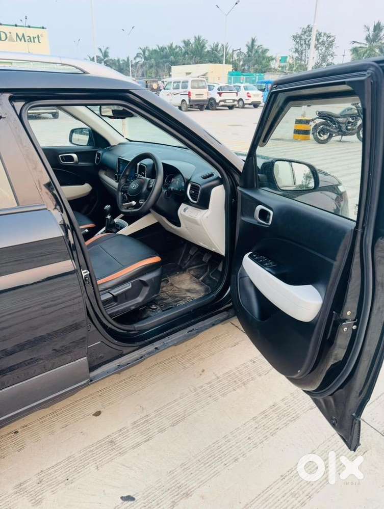 Hyundai Venue Sx Petrol Sunroof 1st Owner