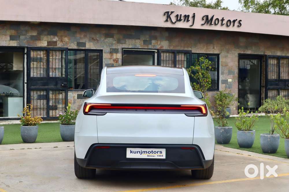 Tesla Model Y Rear-wheel Drive (rwd), 2025, Electric