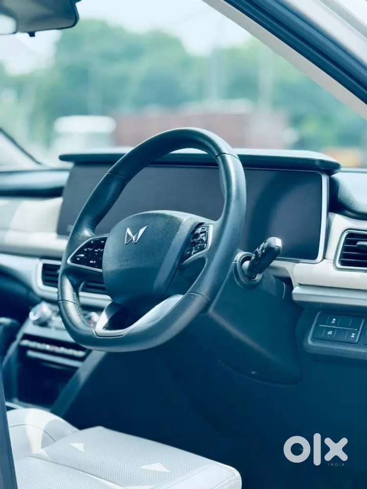 Mahindra Xuv700 2.2 Ax 7 Diesel At Luxury Pack Str Awd, 2023, Diesel