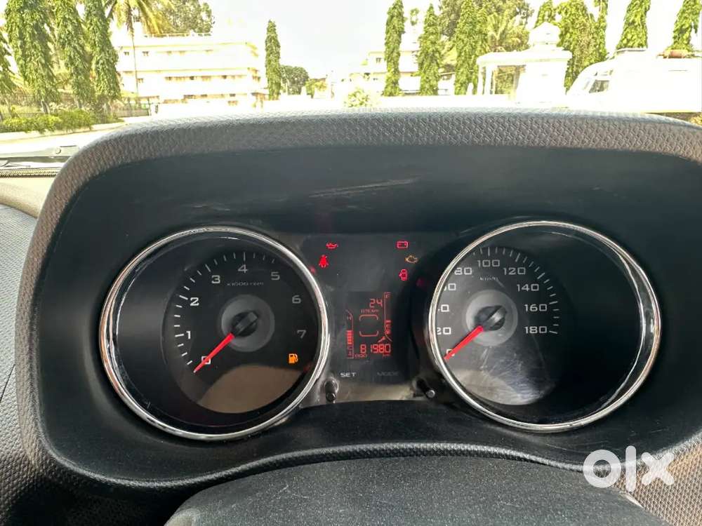 Mahindra Tuv 300 T8 2016 Car